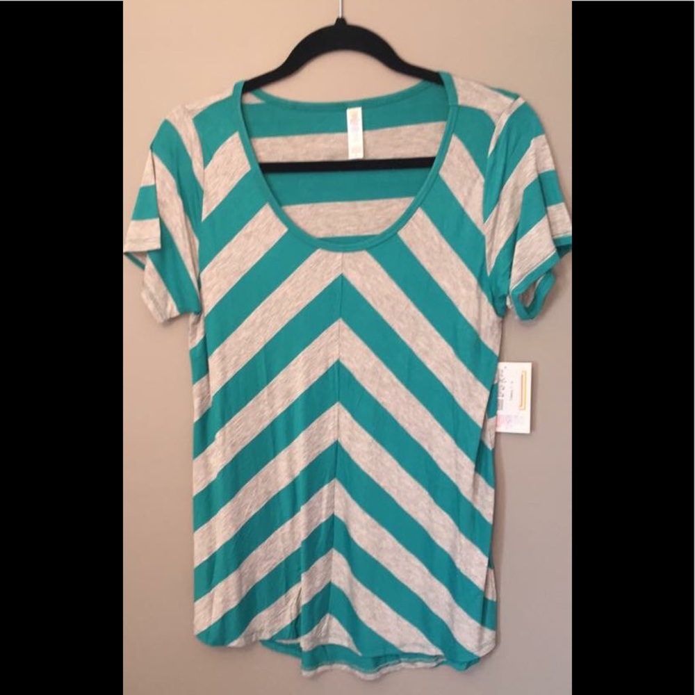 SMALL LULAROE CLASSIC T